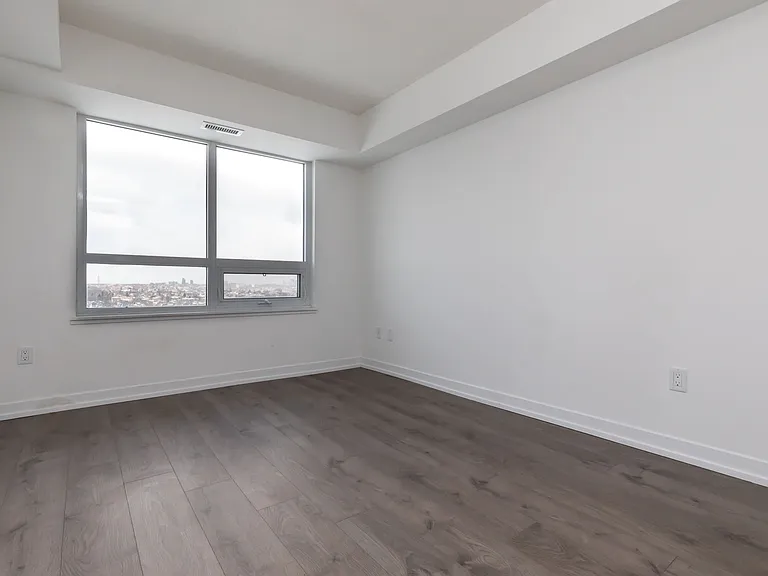 1410 Dupont St — Photo 6