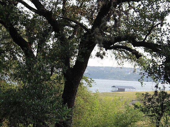3rd image of 738 Deckhouse Dr