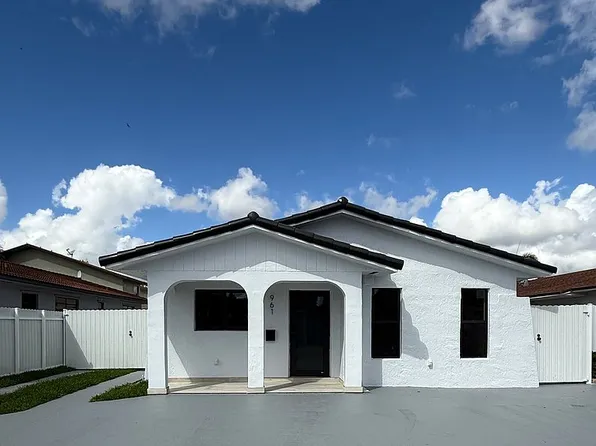 961 W 39th Pl, Hialeah, FL 33012