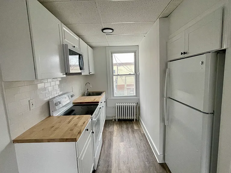 720 Warren St #8 — Photo 6