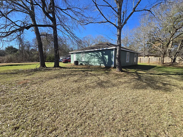 10226 Country Hills Blvd — Photo 5