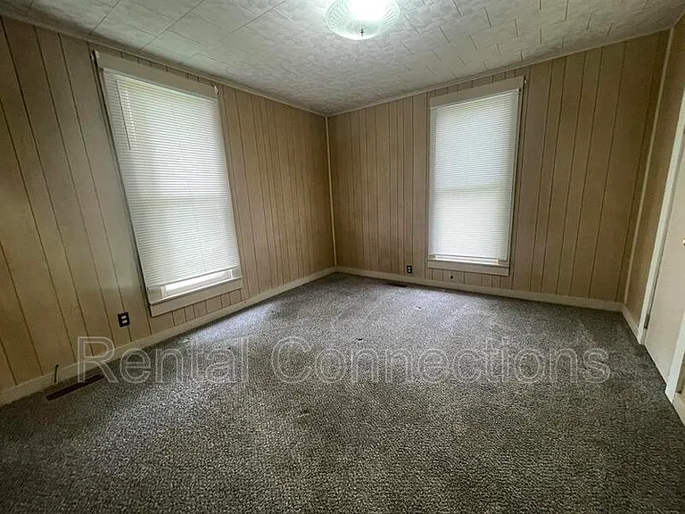 402 S Bentley St — Photo 9