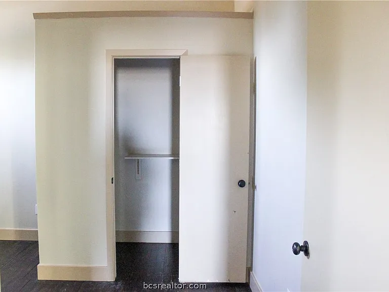 100 E Buck St #B — Photo 8