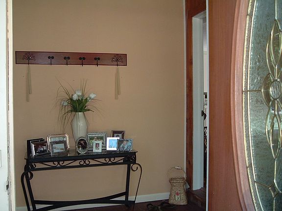 Foyer leading into livingroom