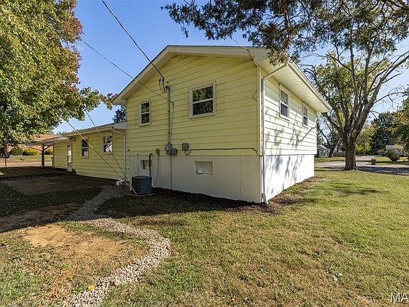 3rd image of 801 Sherwood Dr