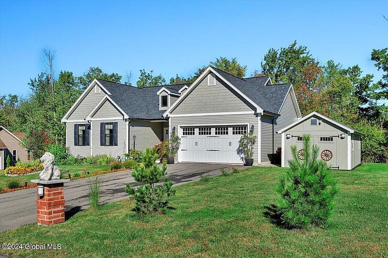 4th image of 223 Evergreen Place
