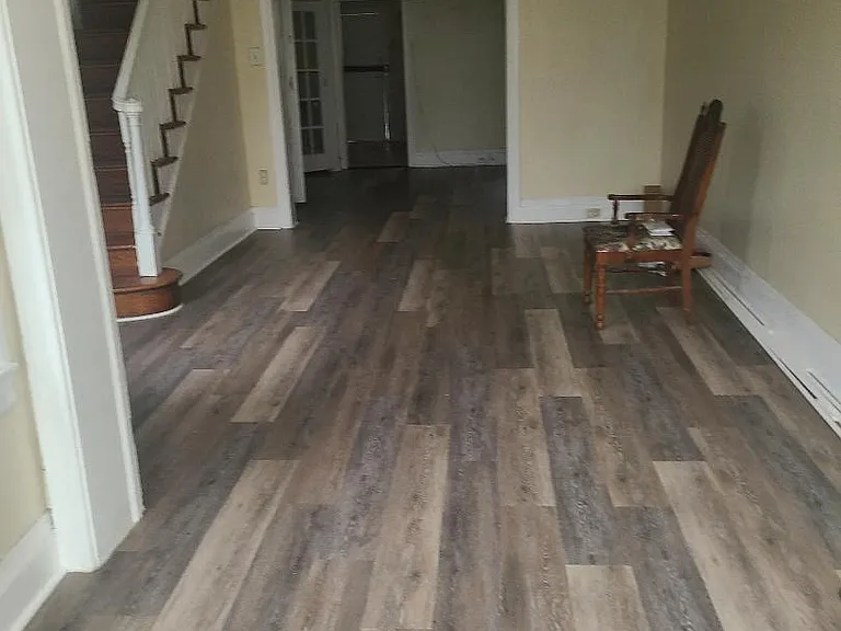 569 Geneva Ave — Photo 2
