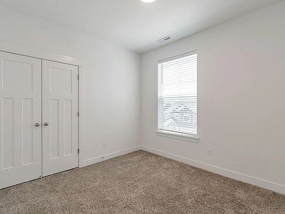 4th image of 1023 N Sawtooth Way Unit 203