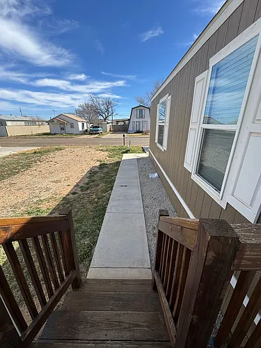 306 3rd St Photo 1