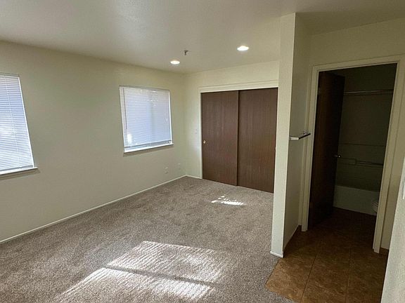 4th image of 1941 Grande Cir APT 9