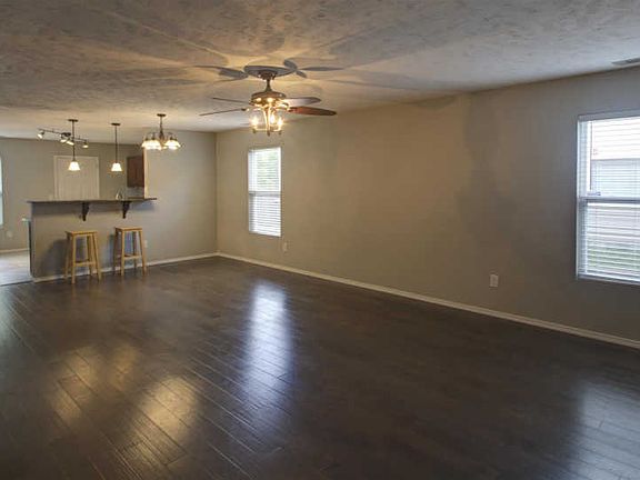 5th image of 533 Ewing Dr
