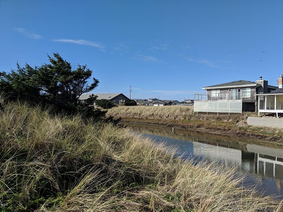 1st image of 1977 NW Admiralty Cir