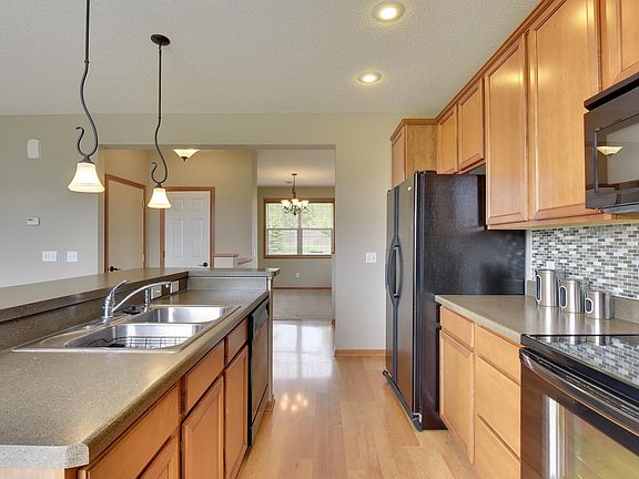 5th image of 579 Ravencroft Rd