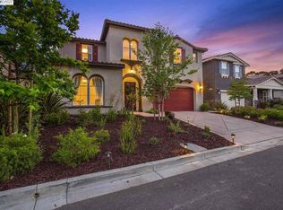 17 Country Club Dr, Hayward, CA 94542