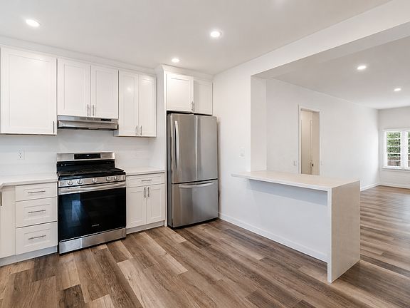 5th image of 522 Dana St #522