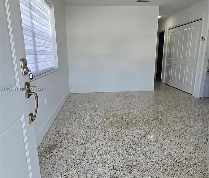 3306 SW 24th Ter — Photo 3