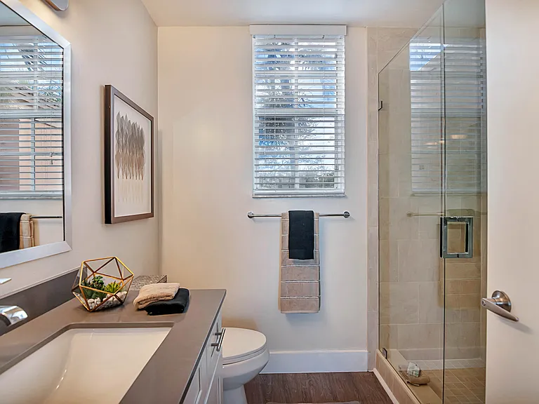 St. Tropez Apartments — Photo 6