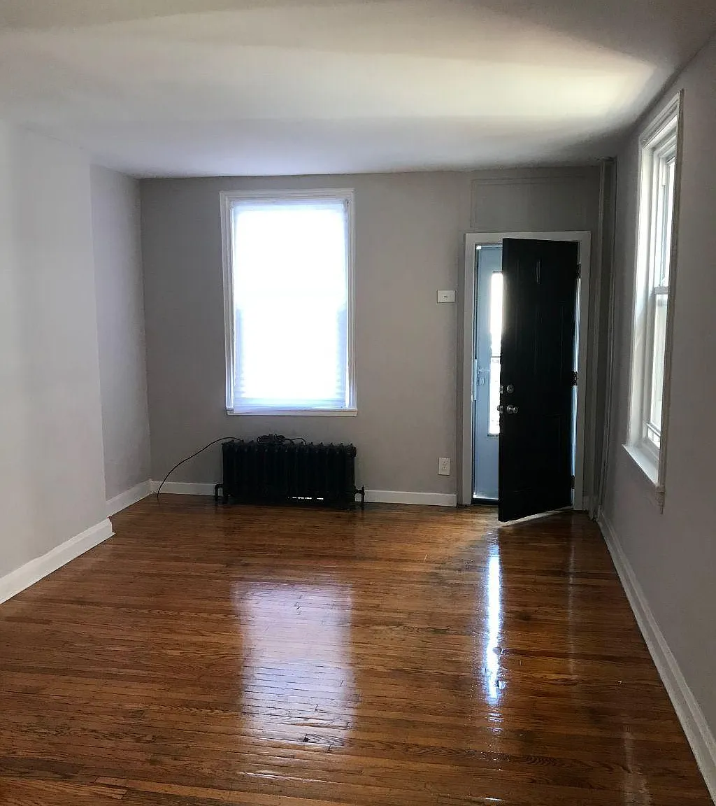 2430 E Dauphin St — Photo 2