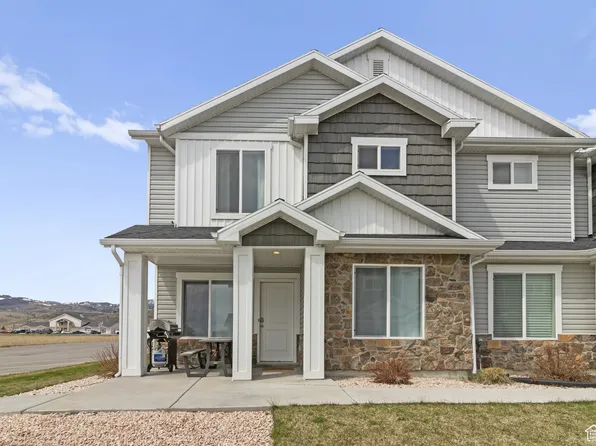 254 W Seasons Ln, Garden City, UT 84028