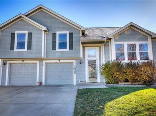 1035 Silverleaf Ln, Liberty, MO 64068