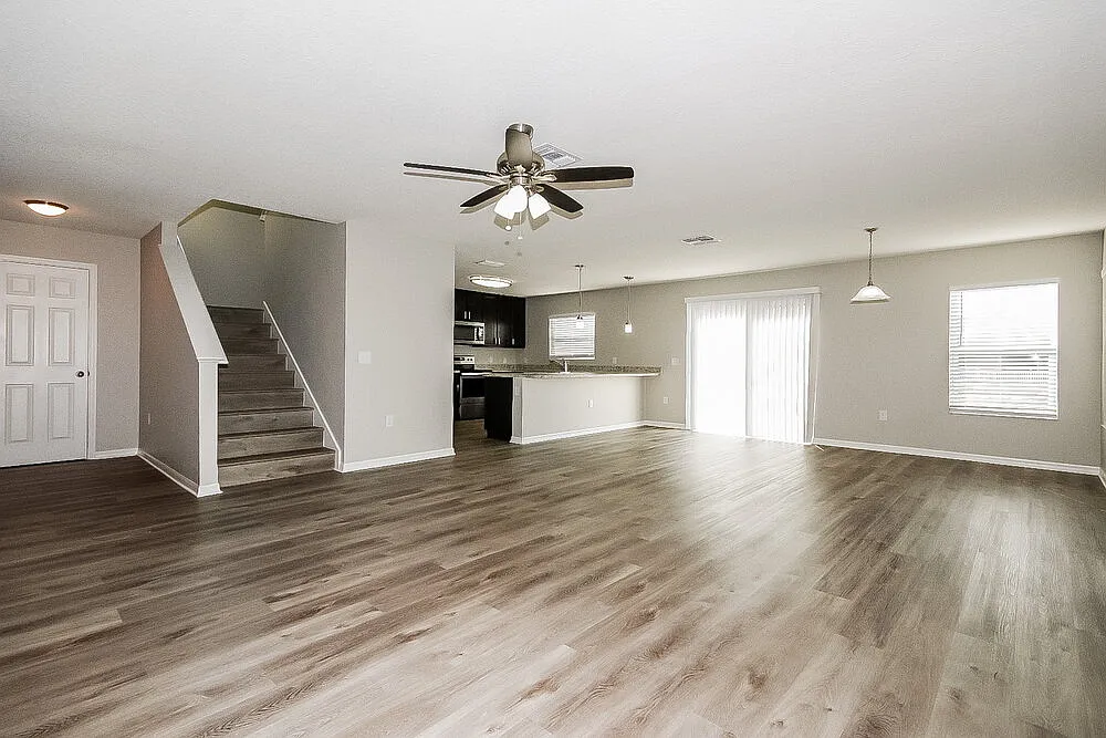 4 bed, 3.0 bath, 2405 sqft, $2,725 — Photo 4