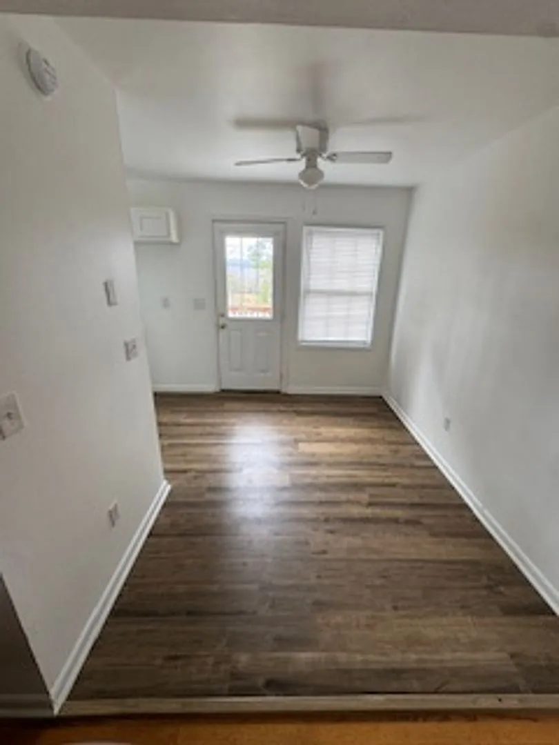 700 Skyline Cir — Photo 2