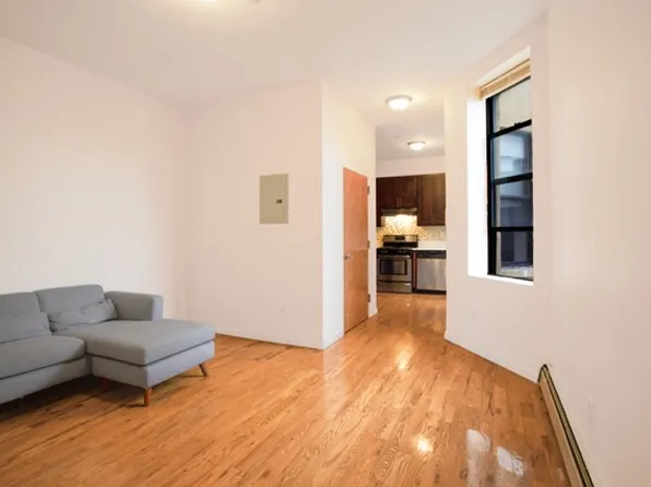 194 Vernon Avenue image 12 of 23