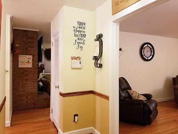 2nd image of 100 Lakemont Ct
