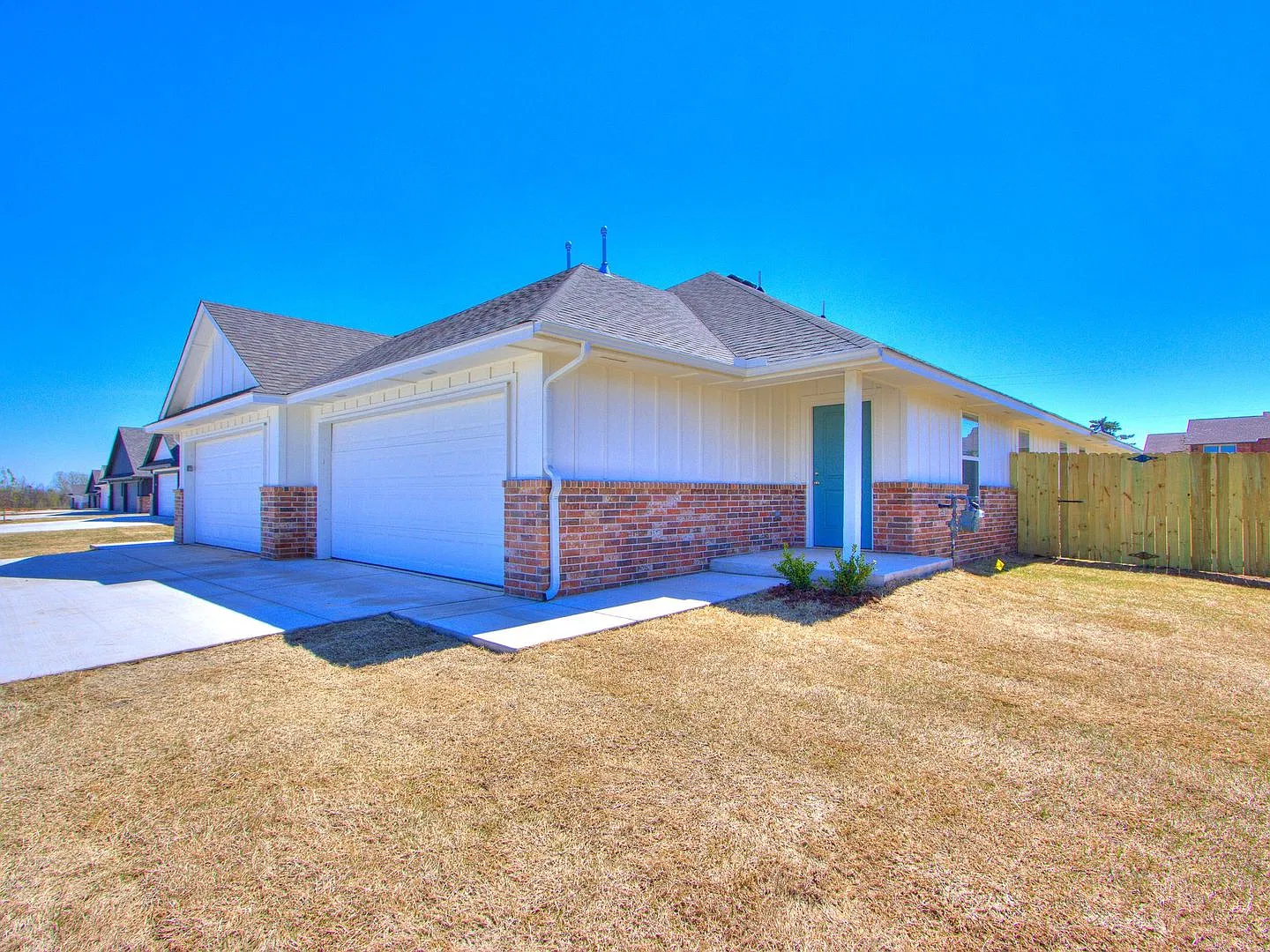 3 Bedroom 2 Car Garage In El Reno — Photo 3