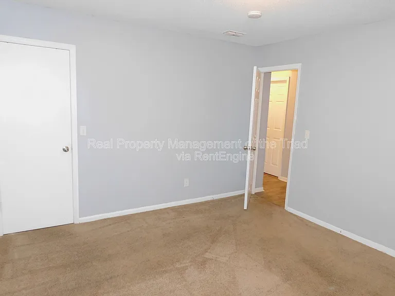 2406 Markwood Ln SE #C — Photo 10
