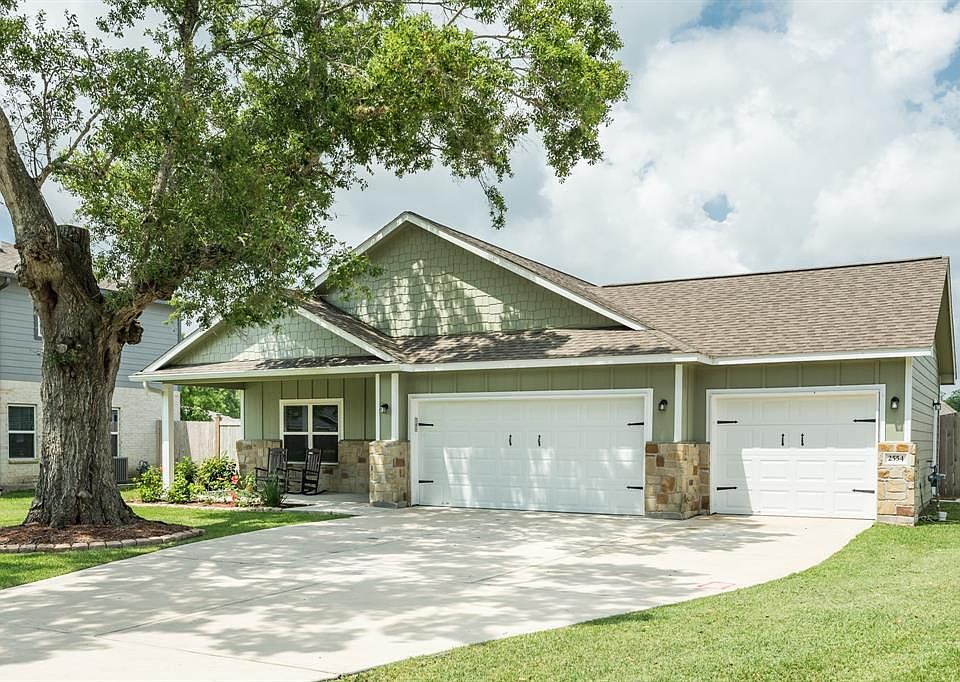 1st image of 2554 Lakeside Dr