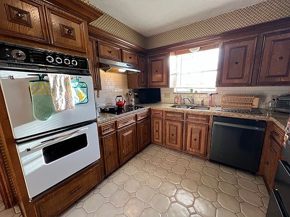 5th image of 16327 Locke Haven Dr