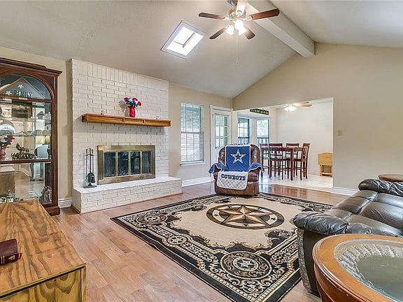 5th image of 313 Country Meadow Dr