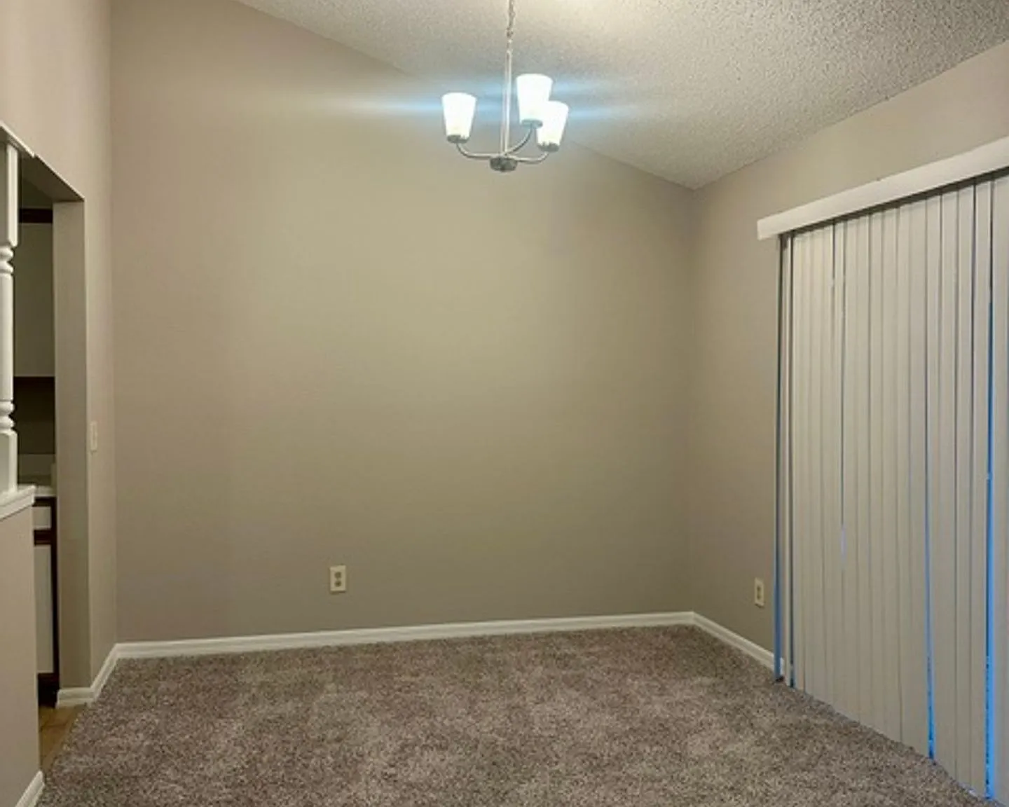 Clean 2 bedroom, 2 bath Condo with Pond View! — Photo 4