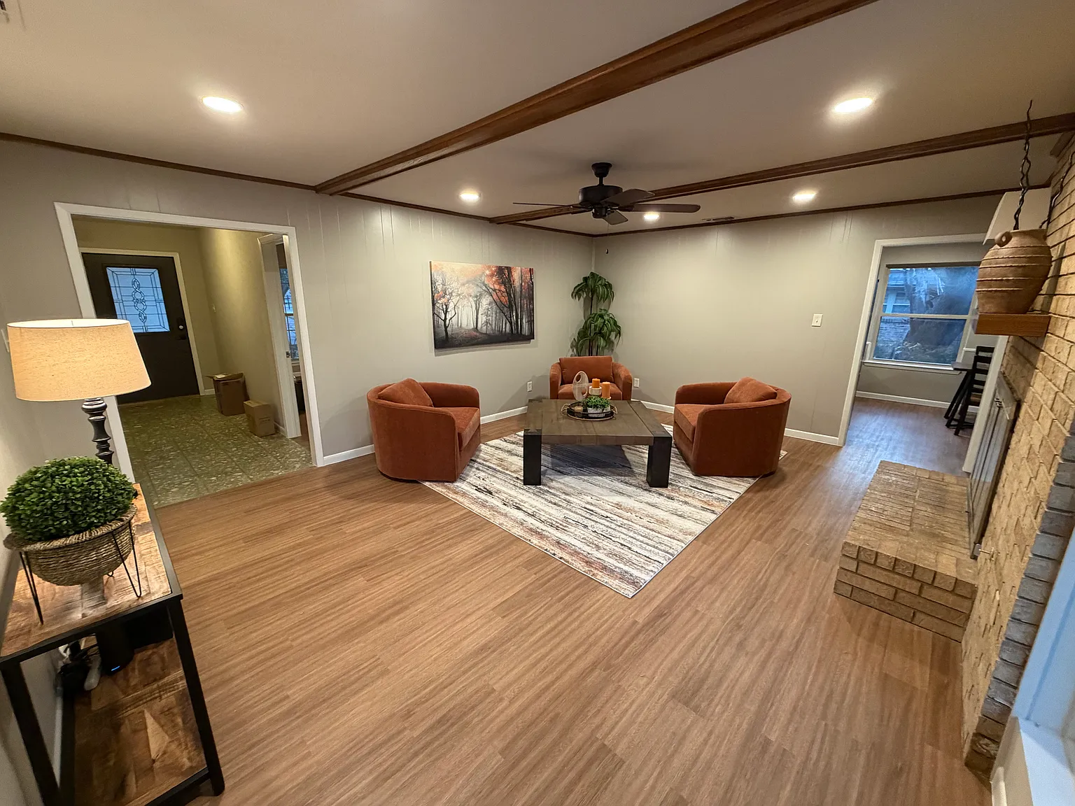 6 bed, 2258 sqft, $895 — Photo 2