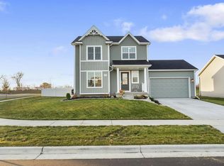 899 Shadowwood Trl, Sun Prairie, WI 53590
