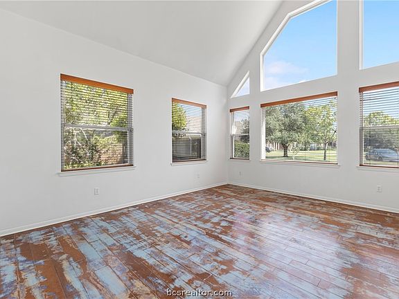4th image of 8401 Whiterose Ct