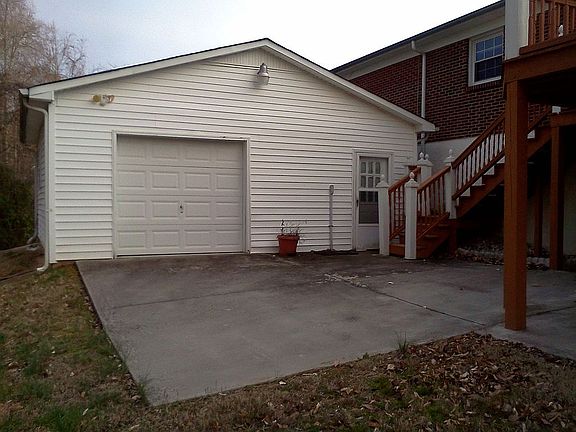 Back rear 2 car garage