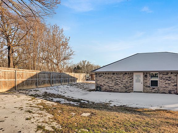 5th image of 399 S Main St