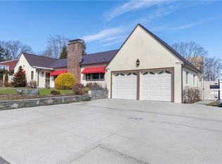 9 Cambria Ct, Pawtucket, RI 02860