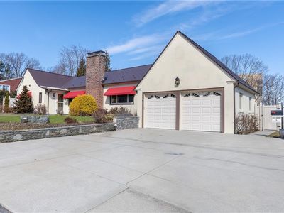 9 Cambria Ct, Pawtucket, RI, 02860
