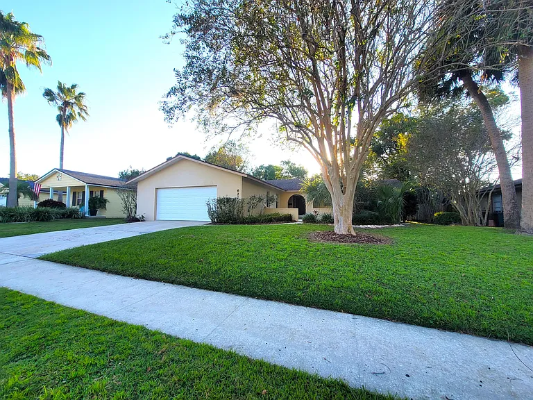 622 Green Meadow Ave — Photo 1