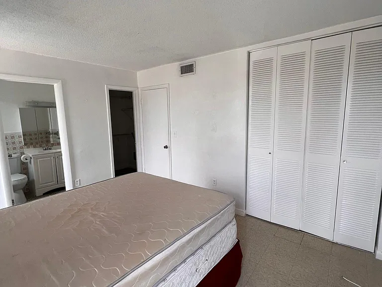2385 NW 11th St #31A — Photo 8