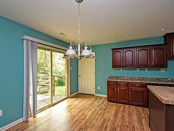 5th image of 2712 Hilltop Ct