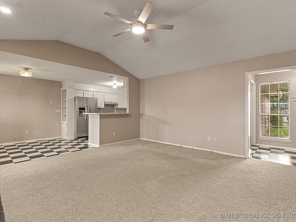 4th image of 1074 E 133rd St