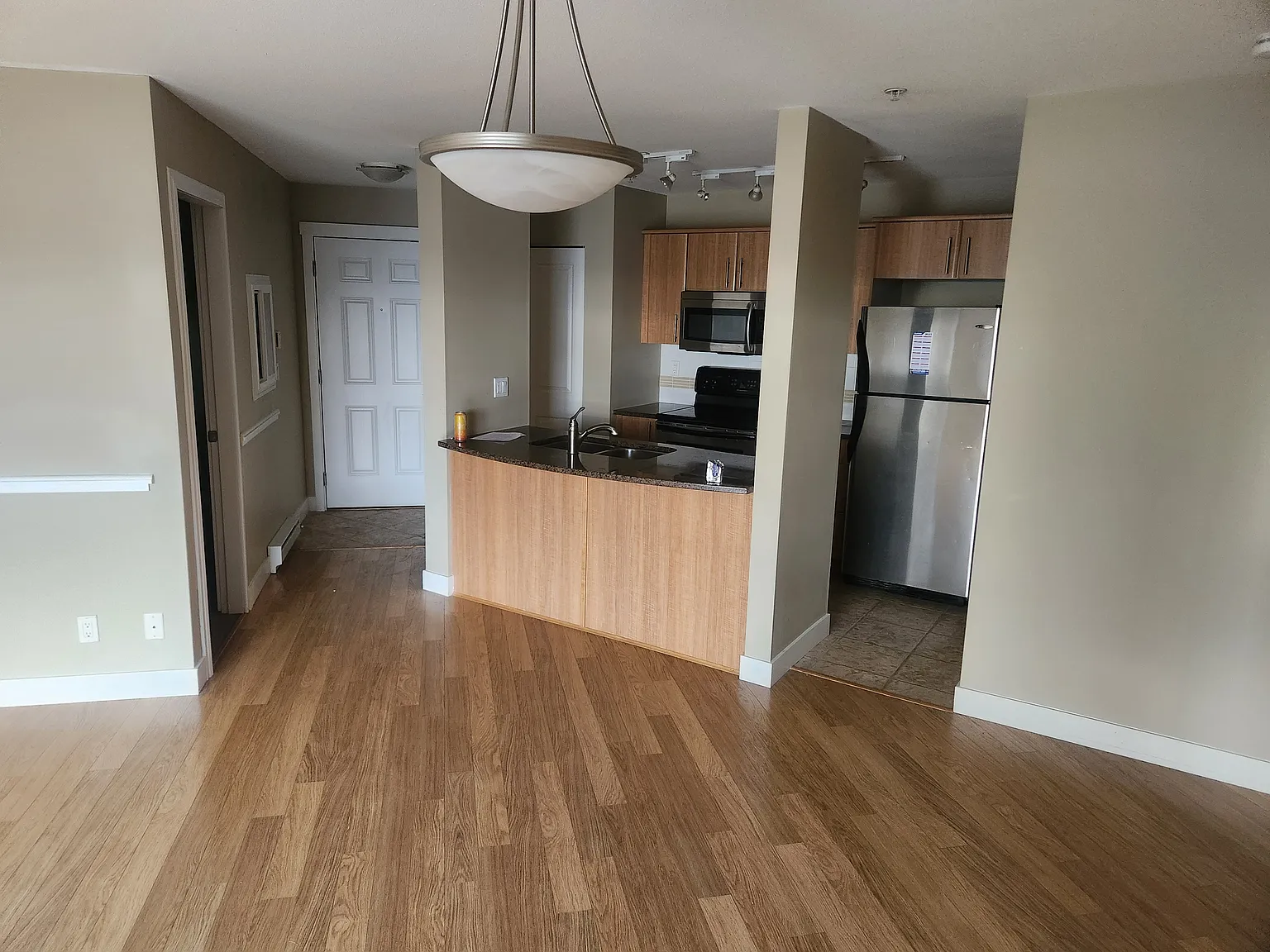 2 bed, 741 sqft, $1,800 — Photo 3