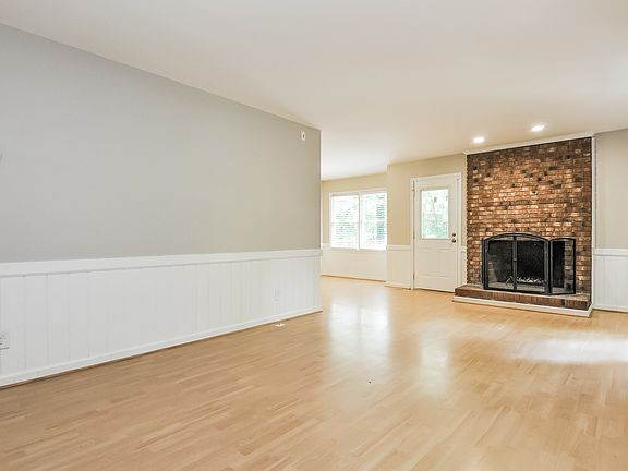 5th image of 504 Lochness Ln