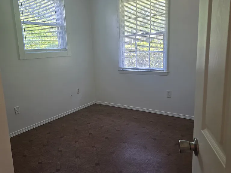 15 Burbank Blvd — Photo 10