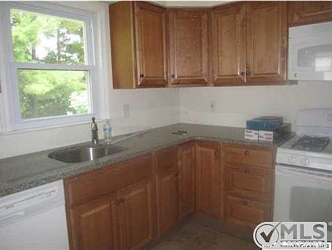 2nd image of 17 Concord Ln