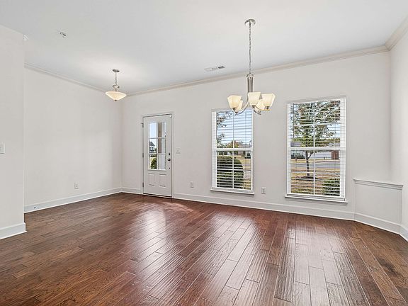5th image of 253 Mary Ann Cir